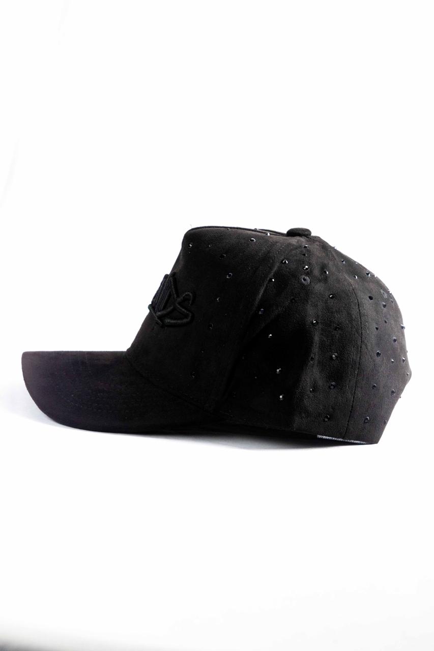 Gorra Legends Full Black - vista lateral con cristales negros