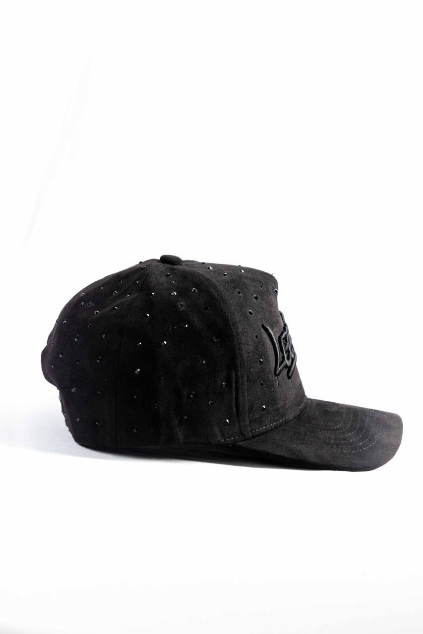 Gorra Legends Full Black - vista lateral derecha en gamuza
